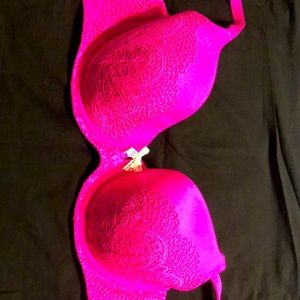 VS hot pink bra